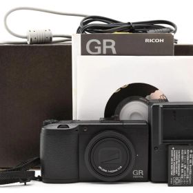 ■ ほぼ新品 ■ リコー RICOH GR Digital III カメラ《動作確認済・元箱・説明書・充電器・バッテリー等付き》 デジカメ #A1526