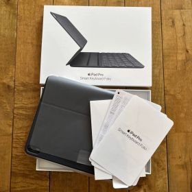 カメラ穴小 11インチ iPad Air SmartKeyboard Folio