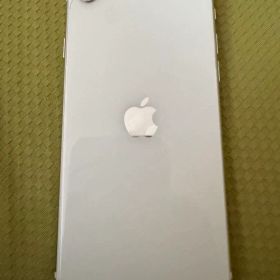 iPhone SE 第3世代 ホワイト 68GB本体