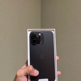 Apple iPhone 15 Pro 本体