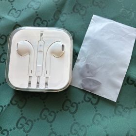 Apple EarPods with 3.5mm Plug