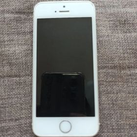 Apple iPhone se 本体 ホワイト（傷多数、ジャンク扱い）