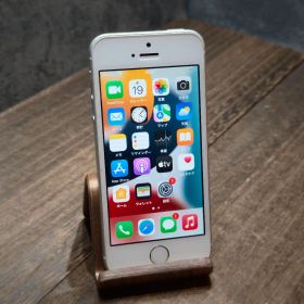 iphone SE 16GB SIMフリー スマホ