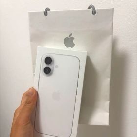 新品未使用Apple iPhone 17 ホワイト 本体