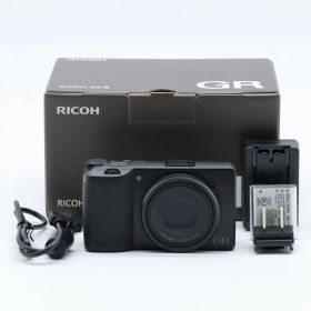 RICOH GR III｜APS-C コンパクトデジタルカメラ 28mm相当 F2.8 GRレンズ 3軸手ブレ補正 高画質 スナップカメラ リコー【中古】
