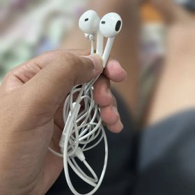 Apple EarPods with Lightning Connector