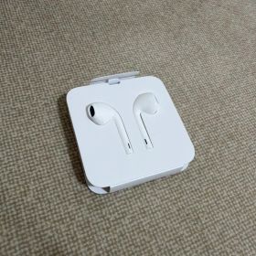 【新品未使用】Apple純正 EarPods ライトニング端子 イヤホン 小物