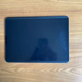 iPad Air 第5世代256GB セルラーMagicキーボード付き