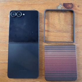 Galaxy Z Flip7 256GB ブラック PITAKAケース付