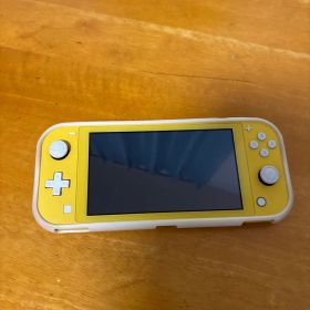 Nintendo Switch Lite イエロー 本体 ピカチュウカバー付