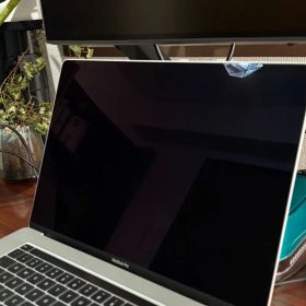 Macbook Pro 2019 16インチ i7 32GB/512GB