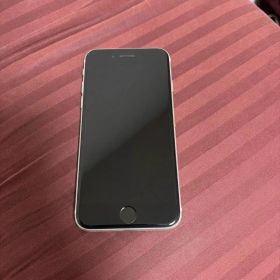 Apple iPhone SE 第2世代 本体 ホワイト