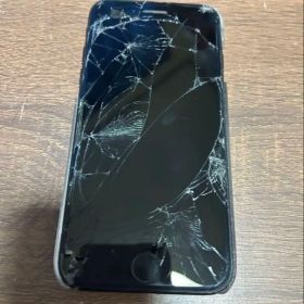Apple iPhone SE第2世代 本体 ブラック 画面背面割れあり