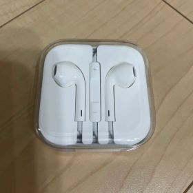 Apple EarPods with 3.5mm Headphone Plug