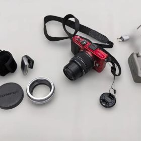 OLYMPUS PEN Lite E-PL6 レッド 本体