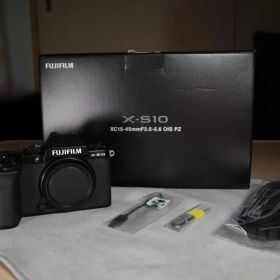 美品 富士フイルム FUJIFILM X-S10 ミラーレスカメラボディ