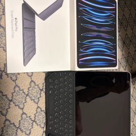 iPad Pro 11インチ第4世代128GBCellular純正キーボード付き