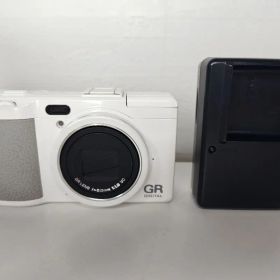 RICOH GR DIGITAL IV White Edition