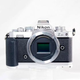 【中古】 (ニコン) Nikon Z FC ボデイ シルバー【中古カメラ デジタル一眼】 ランク：AB