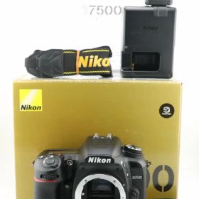 ★極上美品★ショット数：10,642回★ニコン NIKON D7500 ボディ 元箱・充電器付★ I0861＃5618