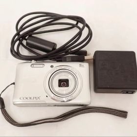 Nikon ニコン COOLPIX S3600 シルバー デジカメ 訳あり
