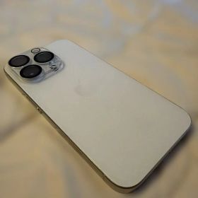 iPhone15 pro 128GB バッテリー最大 85% ホワイトチタニウム