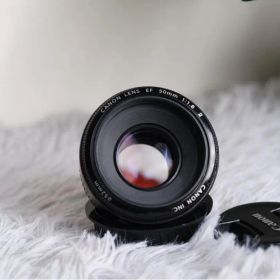 【Canon EOS M5 BODY +レンズキット】