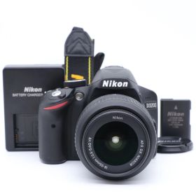 【送料無料】【並品】D3200 レンズキット【ショット数 1057回】