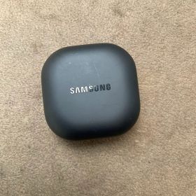35:::Galaxy Buds2 Pro グラファイト R側無し