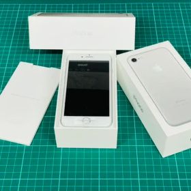 (新品未使用)iPhone 7 Silver 32 GB SIMフリー