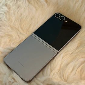 バッテリー新品‼️Samsung Galaxy Z Flip6 本体