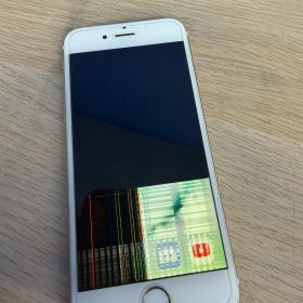 ☆【通電確認済】【動作未確認】Apple iPhone 6 A1586 ゴールド 本体 液晶に線と色ムラあり【ジャンク品】【スマホパソコン】【1】