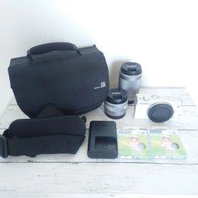 【美品】Canon EOS M100 ダブルズームキット ホワイト 一眼レフ