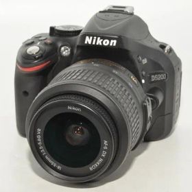 260829★極上★Nikon デジタル一眼レフカメラ D5200 レンズキット AF-S DX NIKKOR 18-55mm f/3.5-5.6G VR付属 ブラック D5200LKBK