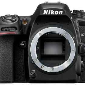 【ポイント10倍】 ニコン デジタル一眼カメラ D7500 ボディ [タイプ：一眼レフ 画素数：2151万画素(総画素) 2088万画素(有効画素) 撮像素子：APS-C 23.5mm×15.7mm CMOS 重量：640 g] 【P10倍】