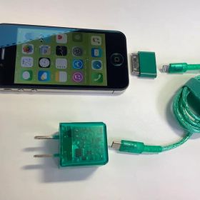 iPhone 4S 16GB ミラー緑カスタムパネル品&緑充電器・ケーブルセット