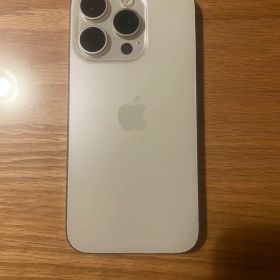 Apple iPhone 15 Pro 128GB バッテリー87%