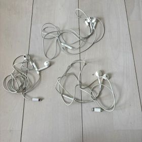 Apple EarPods with Lightning Connector