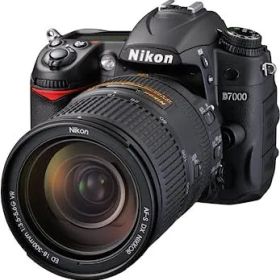 【中古】Nikon デジタル一眼レフカメラ D7000 スーパーズームキット AF-S DX NIKKOR 18-300mm f/3.5-5.6G ED VR付属 D7000 LK18-300