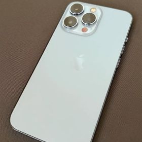 Apple iPhone 13 Pro 本体