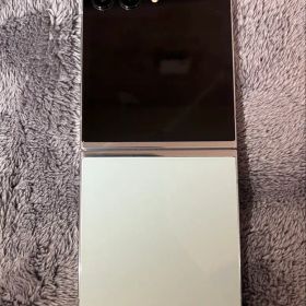 Samsung Galaxy Z Flip5 256GB ミント 海外版 美品