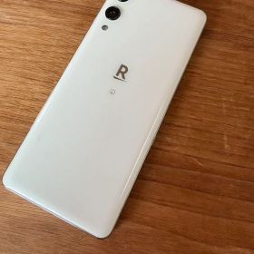 rakuten hand P710 画面割れあり