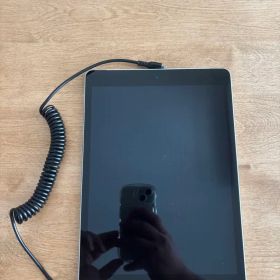 iPad 第9世代 64GB Wi-Fi+Cellular シルバー