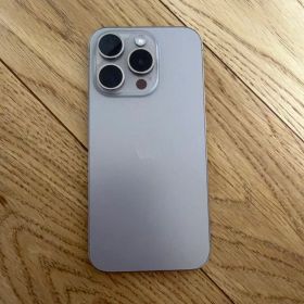 Apple iPhone 15 Pro 本体