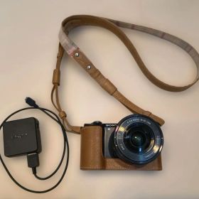SONY α5000 デジタル一眼 ケース ストラップ付き 黒色