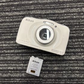 【美品】Nikon COOLPIX S33 ホワイト コンデジ 防水 動作 希少