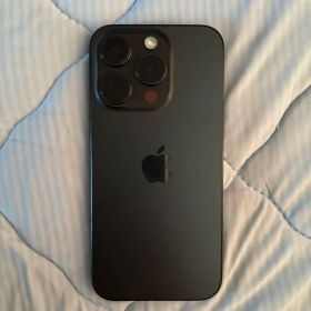 Apple iPhone 15 Pro 本体
