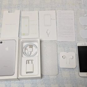 【箱・付属品あり】Apple iPhone 7 32GB シルバー 本体