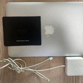apple macbookair 11インチ 初期化済み 充電器付 動作確認済み