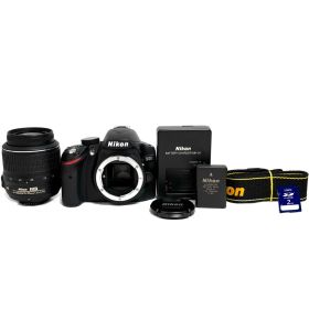 ■ ほぼ新品 ■ ニコン NIKON D3200 レンズキット AF-S DX NIKKOR 18-55mm VR 《ショット数 4,236回、SDカード付属》